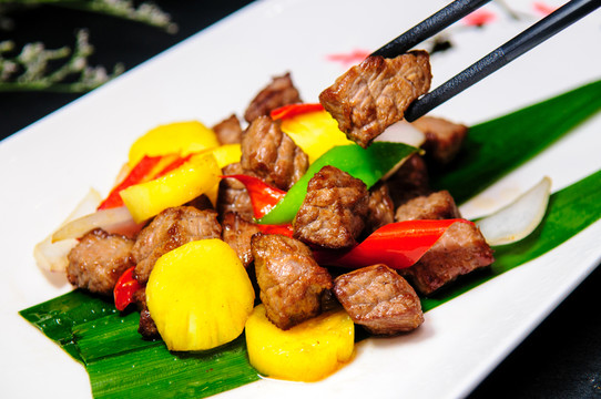 菠蘿牛肉粒