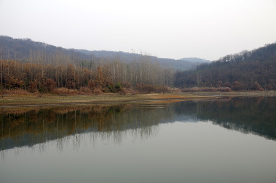 遠山靜湖