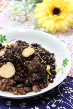 黑豆燉排骨