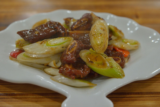 中國(guó)菜 大蔥炒牛肉 大蔥炒牛排