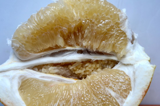 切開的柚子