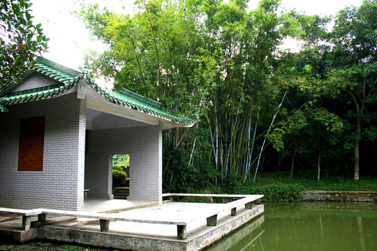 湖邊建筑