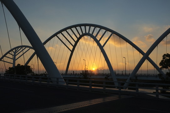 落日與橋