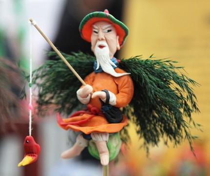 釣魚(yú)老翁面人塑像