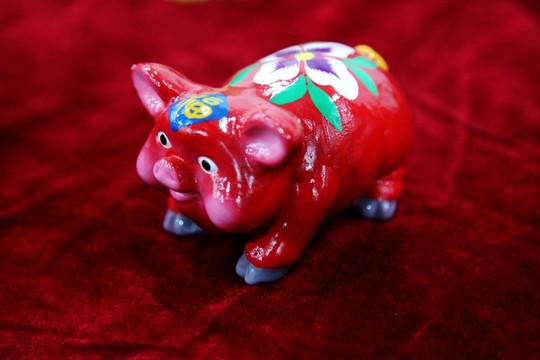 泥塑展品福豬