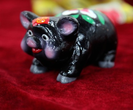 泥塑展品福豬