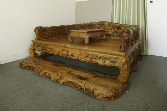 金絲楠木雕花床