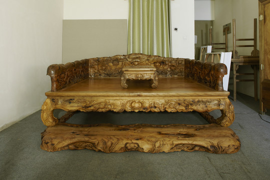 金絲楠木雕花床