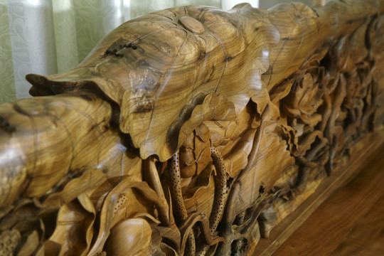 金絲楠木雕刻床