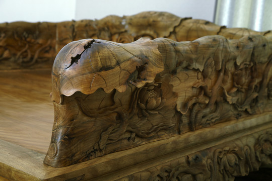 金絲楠木雕花床