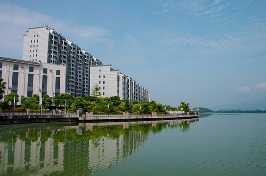湖景房