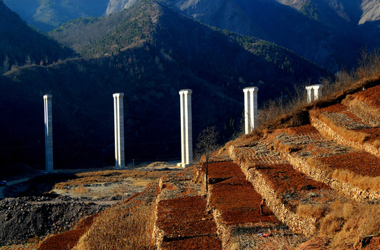 高速橋墩
