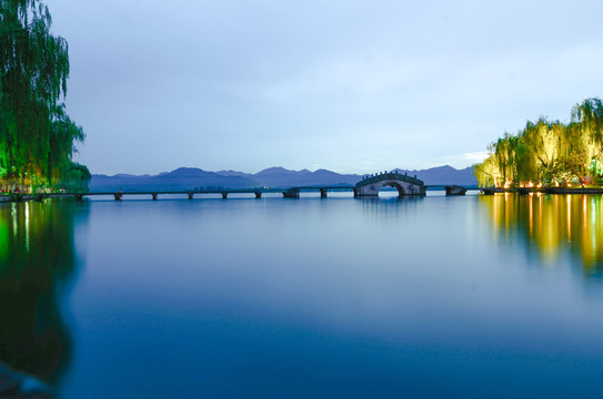 西湖涌金門(mén)長(zhǎng)橋