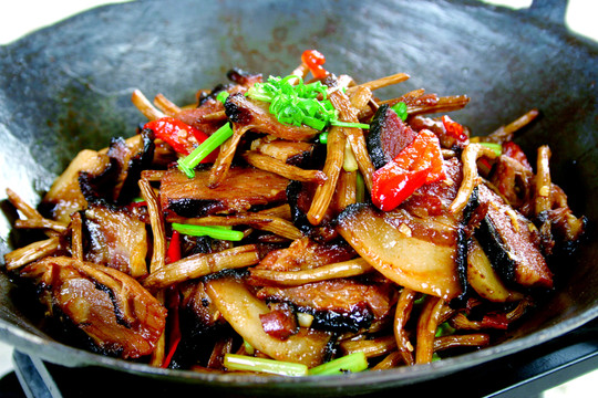 干鍋茶樹菇臘肉