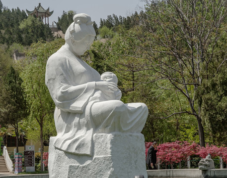 哺育塑像