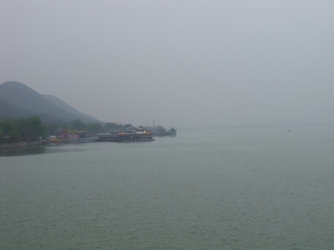 煙雨蒙蒙的云龍湖云龍山