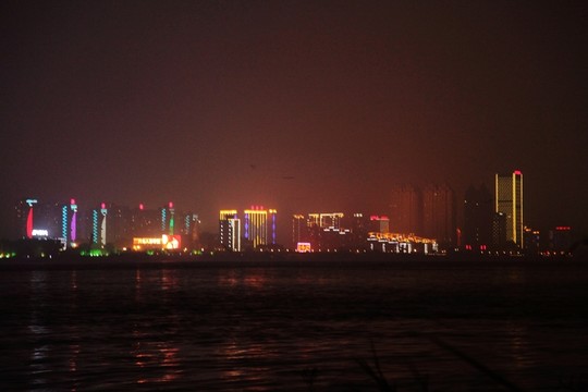 武漢江邊夜景