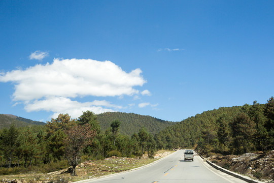 香格里拉山間公路