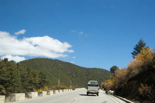 香格里拉山間公路
