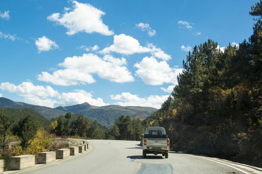 香格里拉山間公路