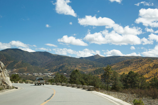 香格里拉山間公路