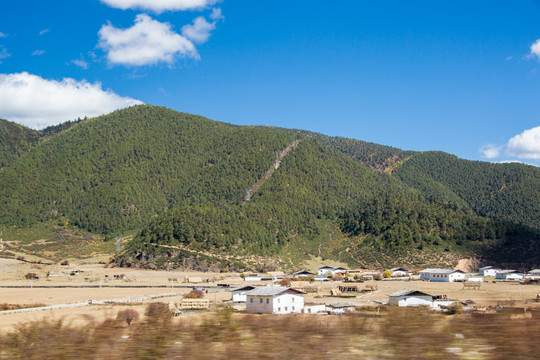 香格里拉鄉(xiāng)村