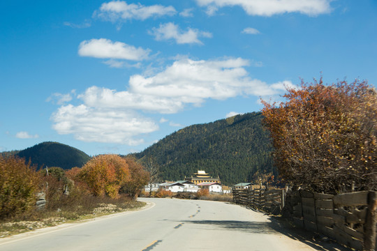 香格里拉鄉(xiāng)村公路