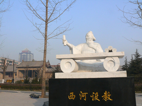 卜夏子塑像