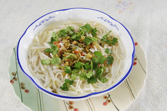 筍絲酸菜面