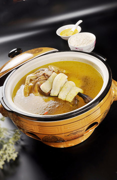 散養(yǎng)土雞湯