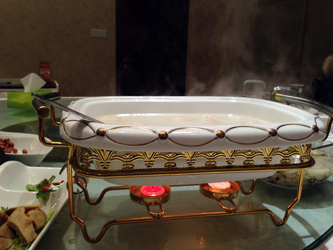 時(shí)尚餐飲 牛肉丸 餐桌 餐具