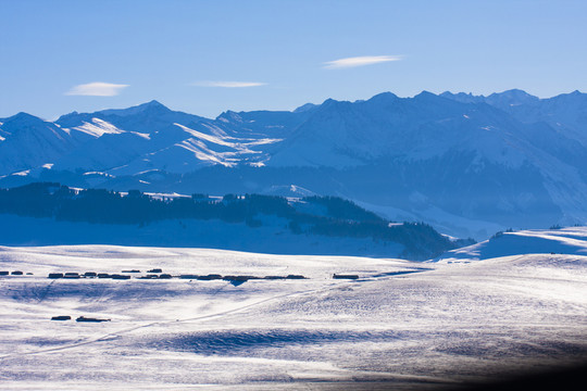 天山雪景