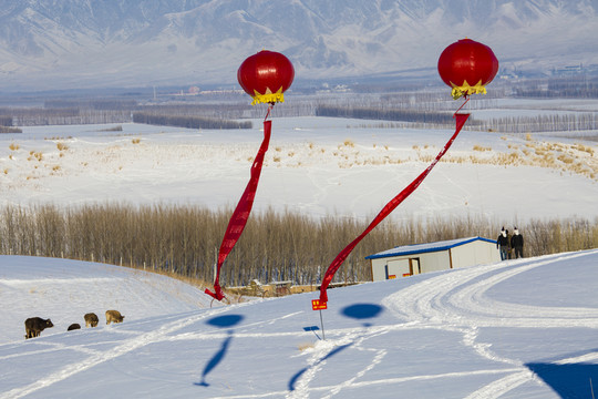 雪景  紅氣球  氫氣球