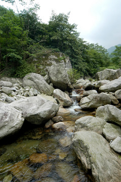 峽谷溪流