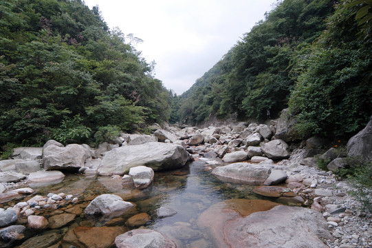 峽谷溪流