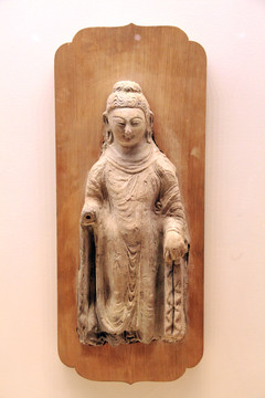 彩塑佛立像
