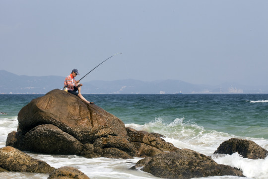 垂釣 釣魚 海邊 大海 海浪