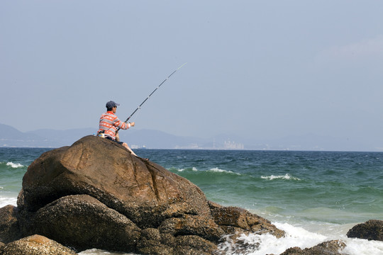 垂釣 釣魚 海邊 大海 海浪