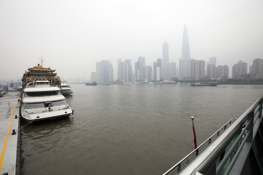 上海外灘 浦江 水面 現(xiàn)代建筑