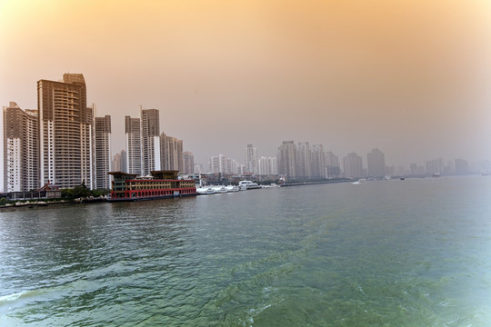 上海外灘 浦江 水面 現(xiàn)代建筑