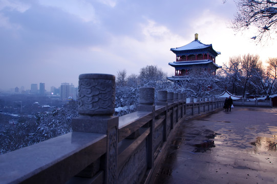 雪后的紅山遠眺樓