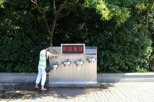 飲水機 街頭