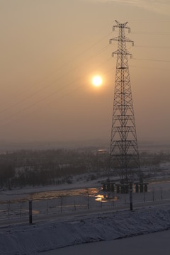 夕陽(yáng)鐵塔