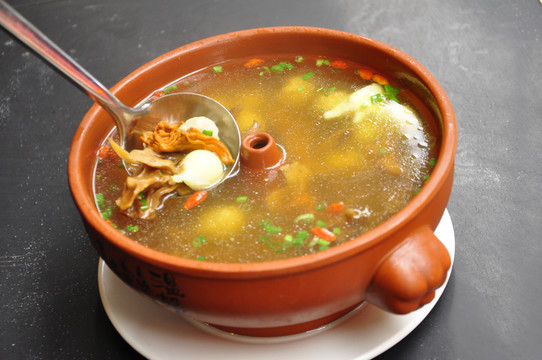 汽鍋肉丸云菌湯