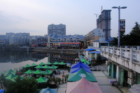 西充縣城安漢廣場
