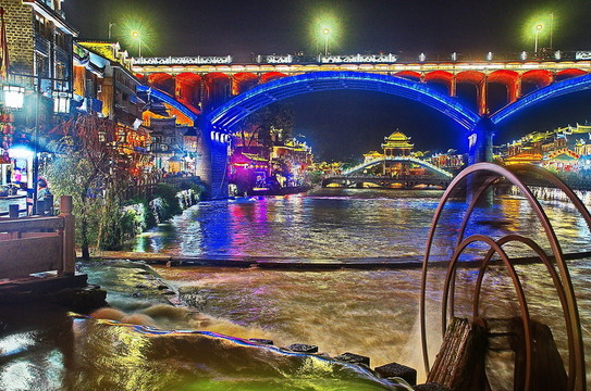夜景鳳凰城