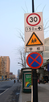 學(xué)校指示牌