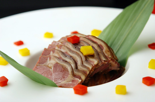帶皮驢肉