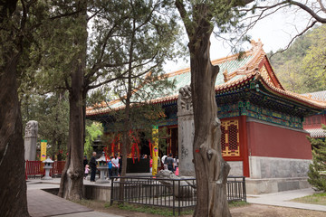 臥佛寺大殿