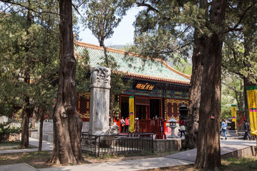 臥佛寺大殿